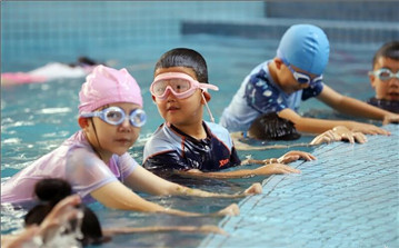 山東濰坊：快樂學游泳 安全度暑假